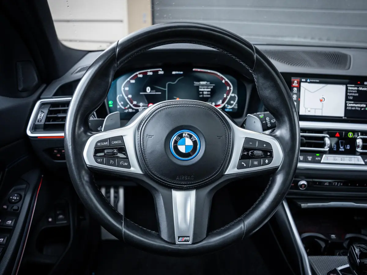 330e High Executive - M-Sport l Laser l Pano l HUD l Memory