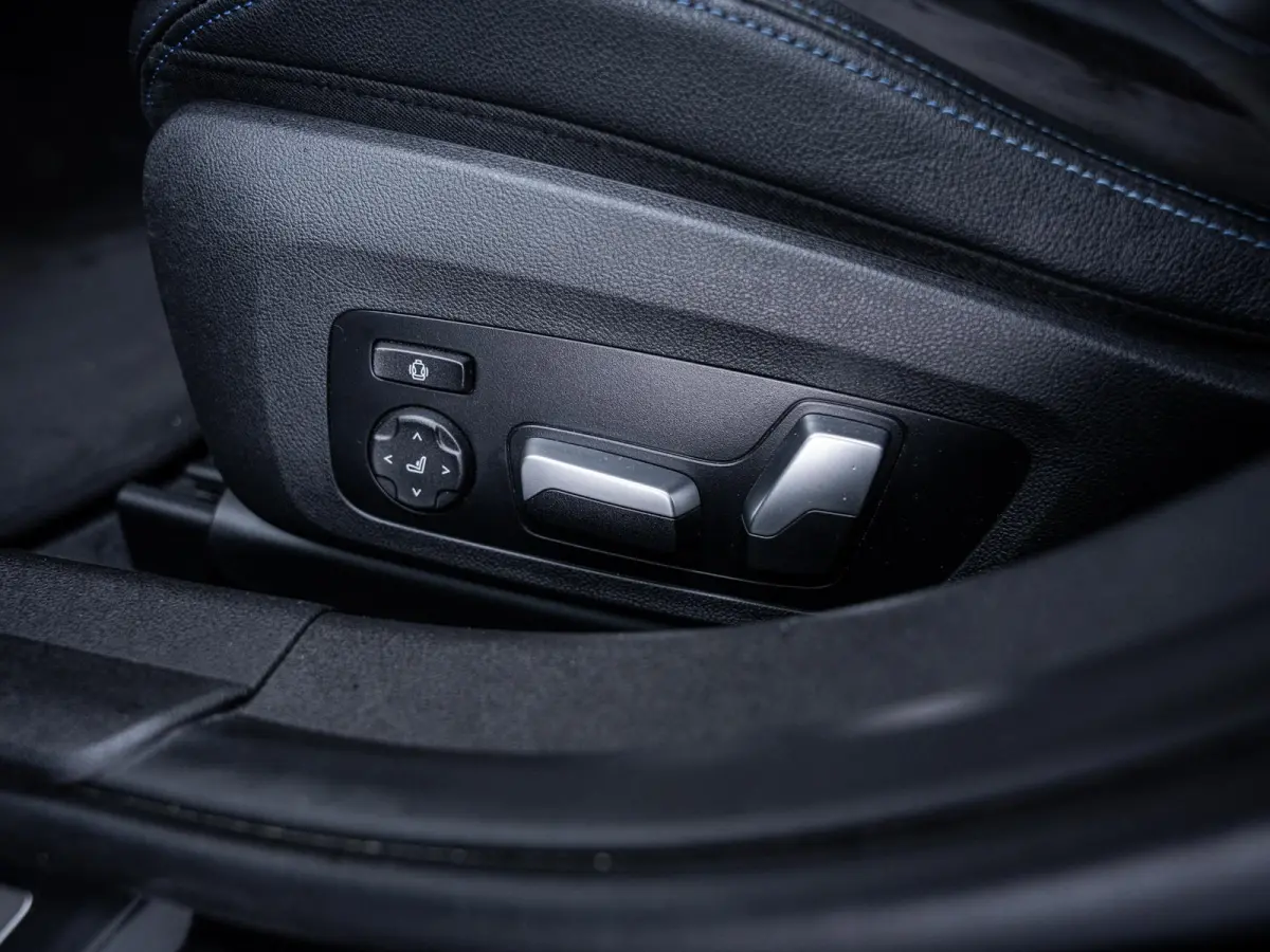 330e High Executive - M-Sport l Laser l Pano l HUD l Memory
