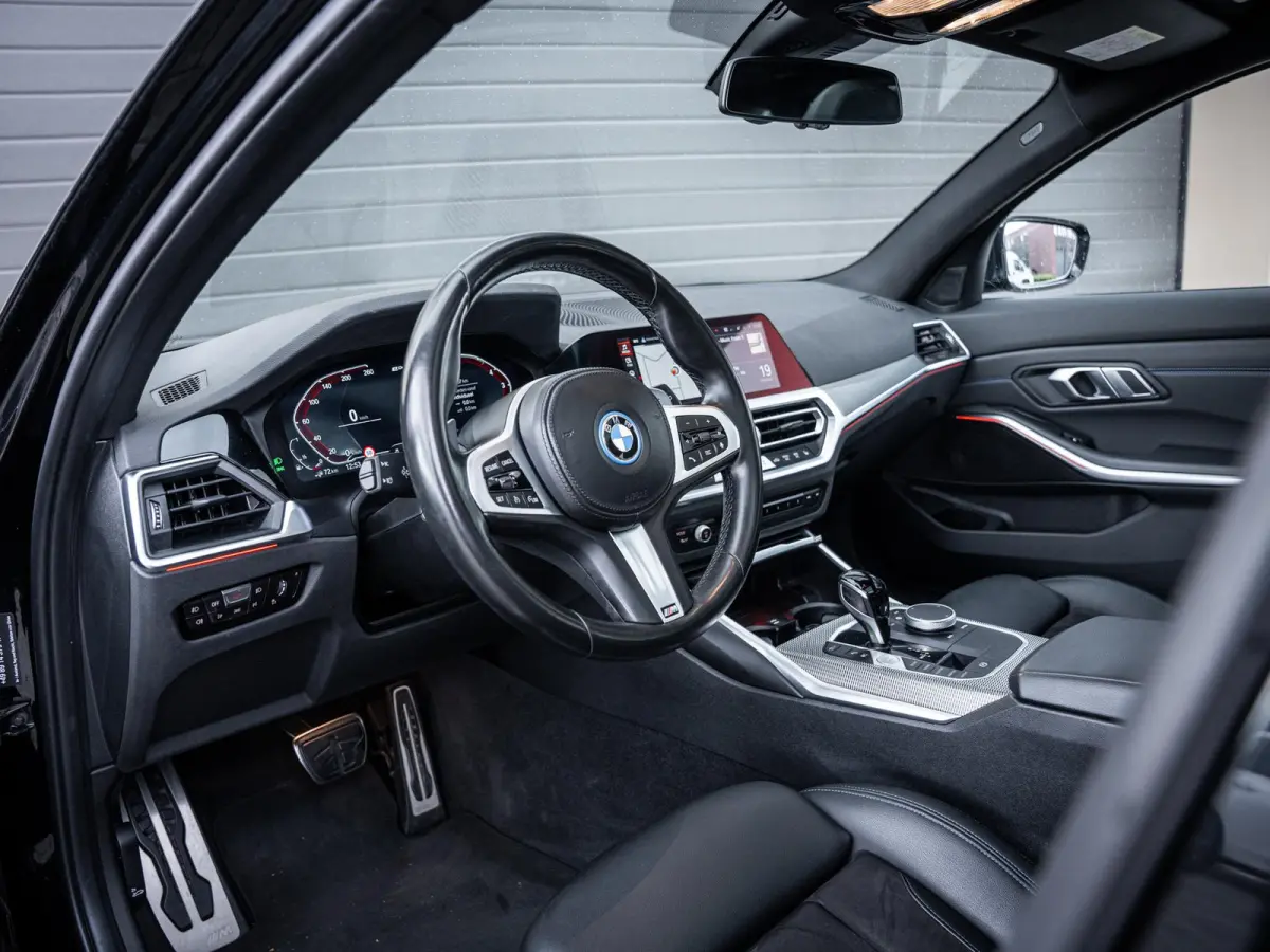 330e High Executive - M-Sport l Laser l Pano l HUD l Memory