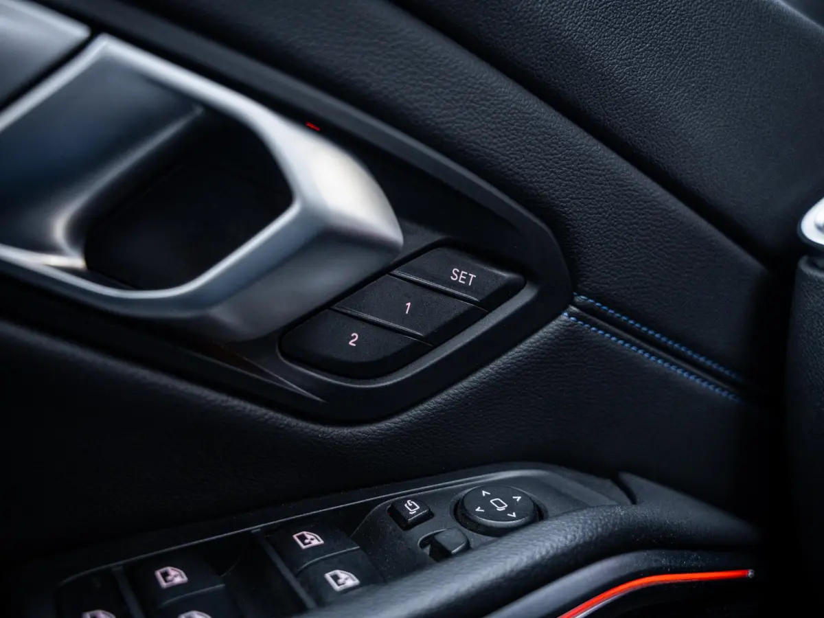330e High Executive - M-Sport l Laser l Pano l HUD l Memory