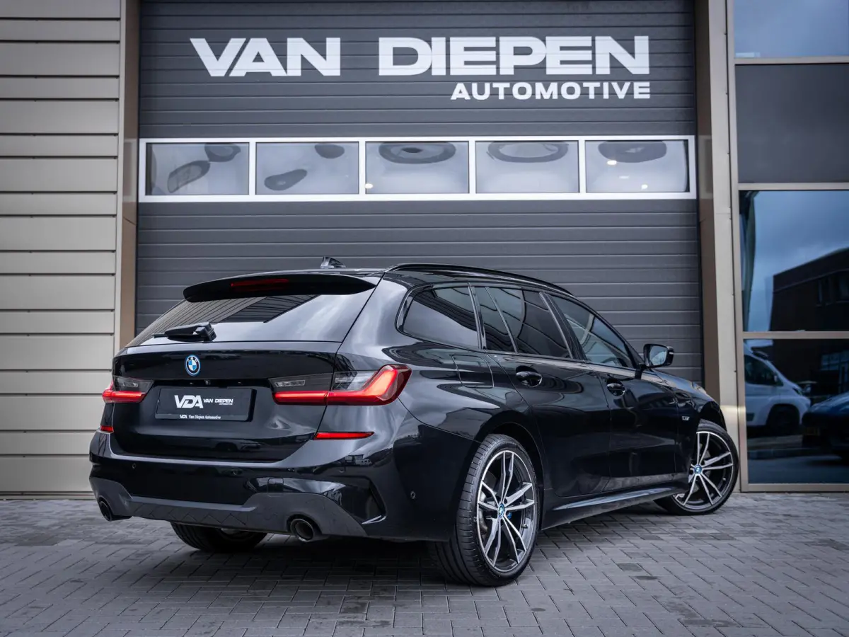 330e High Executive - M-Sport l Laser l Pano l HUD l Memory