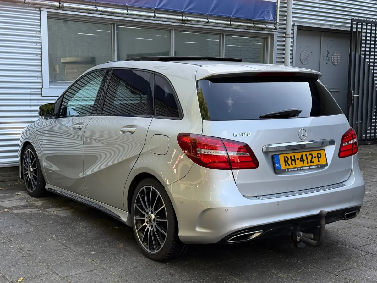 180 Business Solution AMG l Pano l Automaat l Cruise l Navi l Camera l Leder l