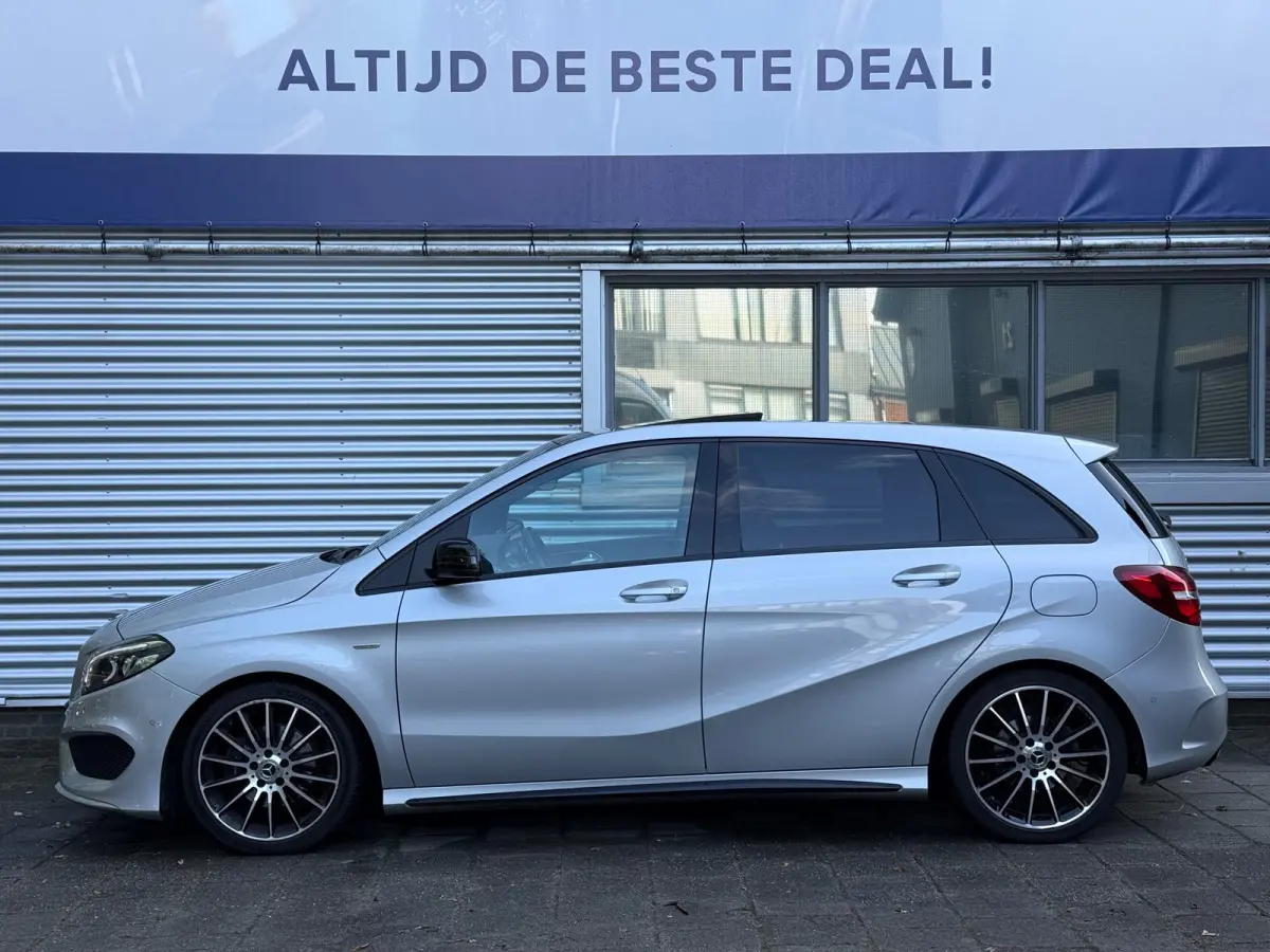 180 Business Solution AMG l Pano l Automaat l Cruise l Navi l Camera l Leder l