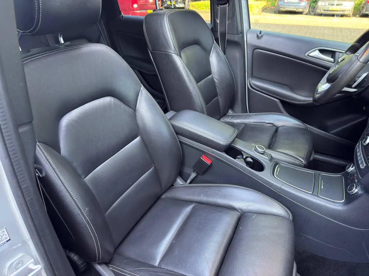 180 Business Solution AMG l Pano l Automaat l Cruise l Navi l Camera l Leder l