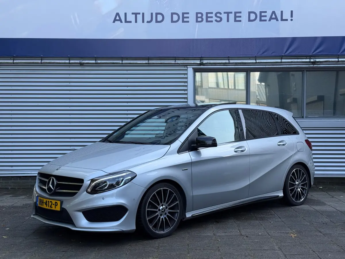 180 Business Solution AMG l Pano l Automaat l Cruise l Navi l Camera l Leder l
