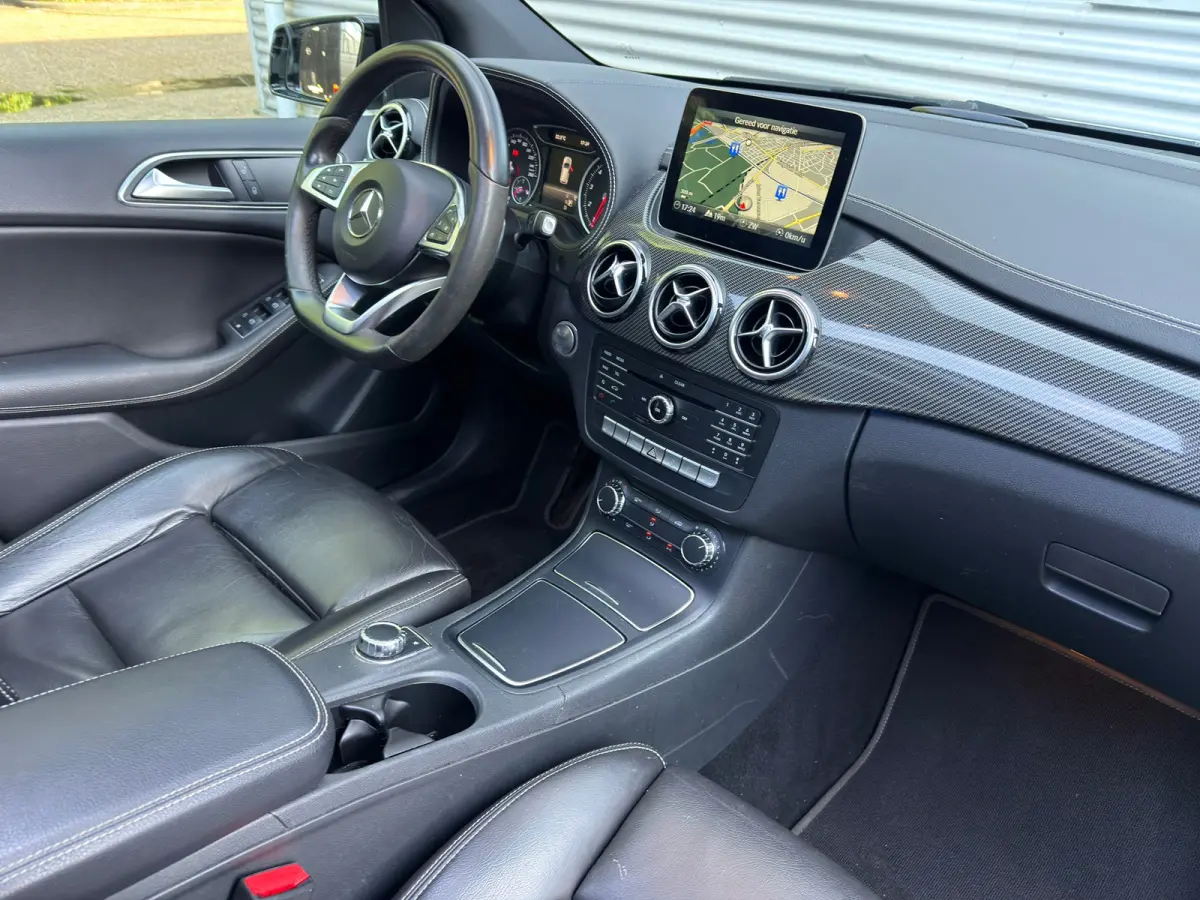 180 Business Solution AMG l Pano l Automaat l Cruise l Navi l Camera l Leder l