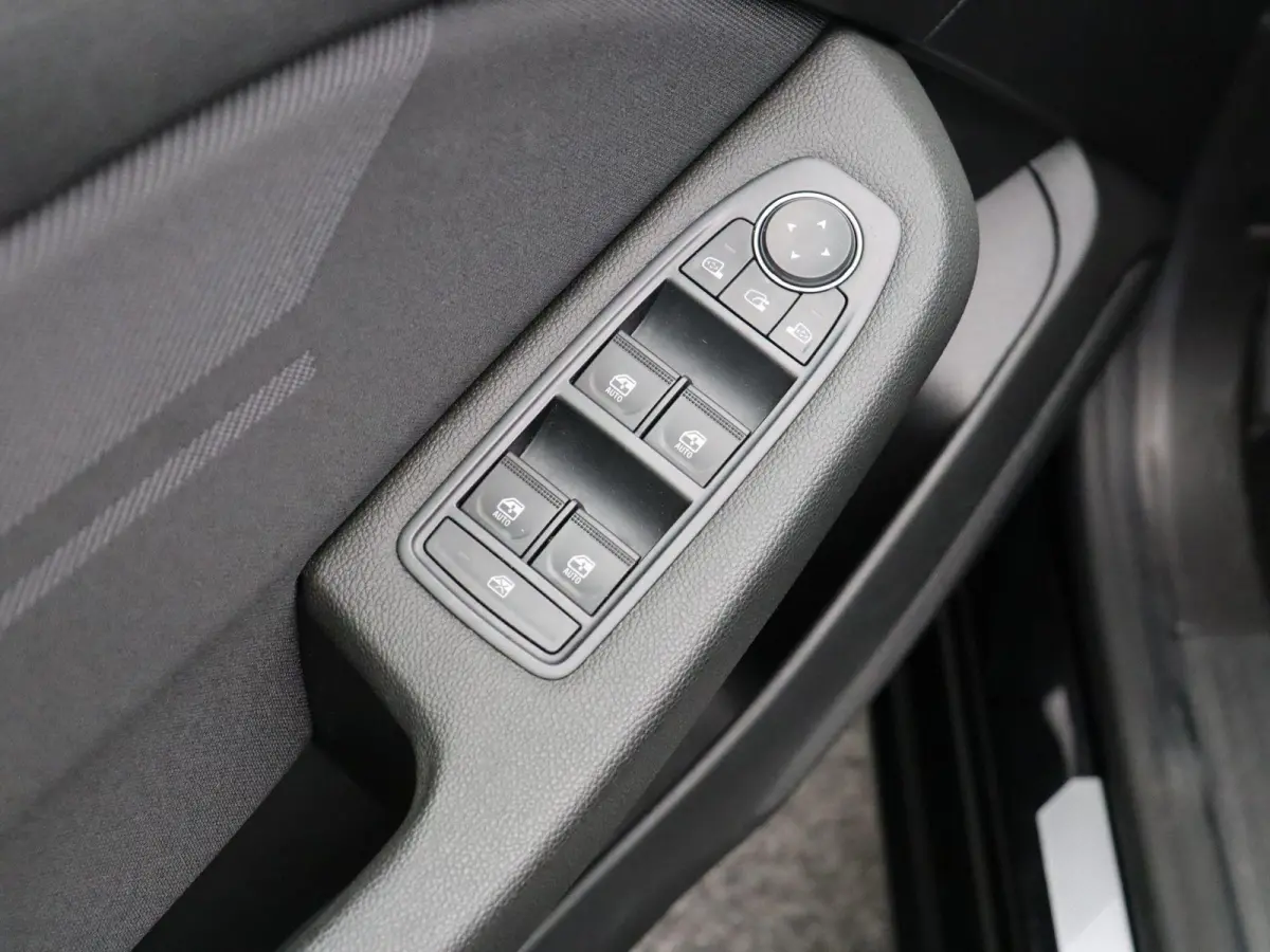 145pk E-Tech Full Hybrid Esprit Alpine | Stoel- en stuurwielverwarming | Achteruitrijcamera | Apple Carplay / Android Auto |