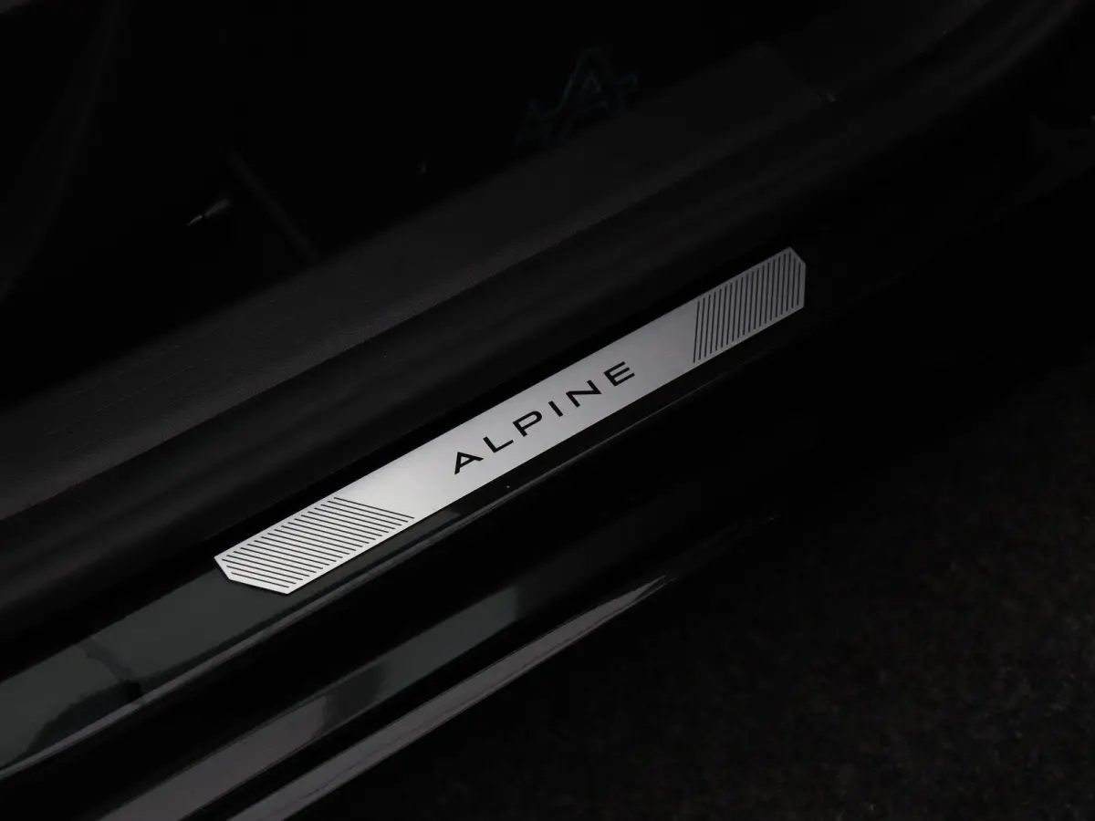 145pk E-Tech Full Hybrid Esprit Alpine | Stoel- en stuurwielverwarming | Achteruitrijcamera | Apple Carplay / Android Auto |