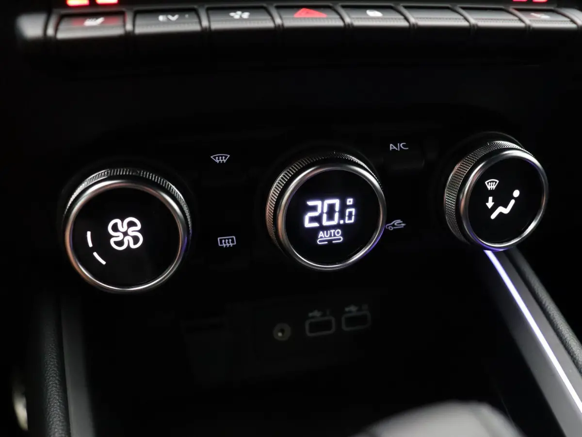 145pk E-Tech Full Hybrid Esprit Alpine | Stoel- en stuurwielverwarming | Achteruitrijcamera | Apple Carplay / Android Auto |