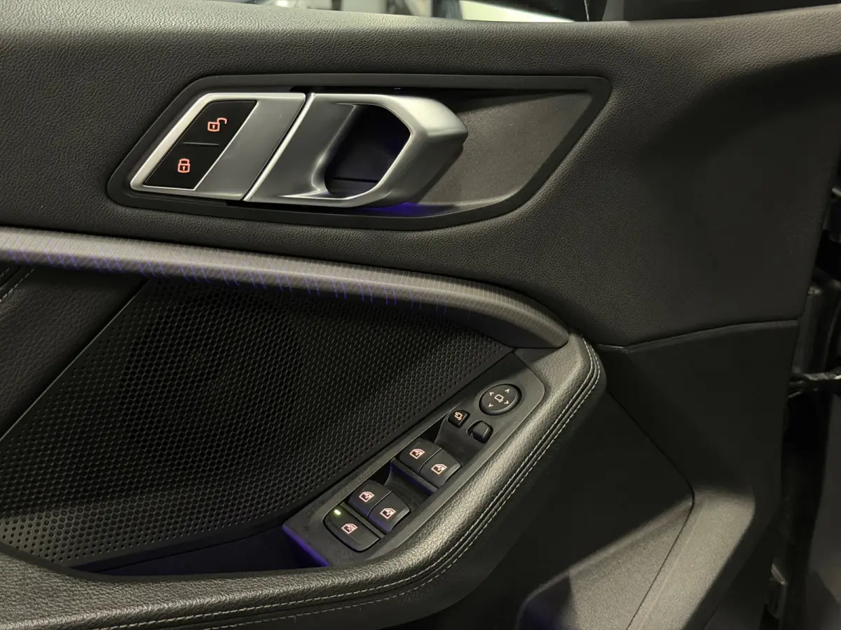 118i M-Sport LED/PANO/NAVI/LEDER/CARPLAY/SFEERV/PDC/VDOH/12-MND-GARANTIE