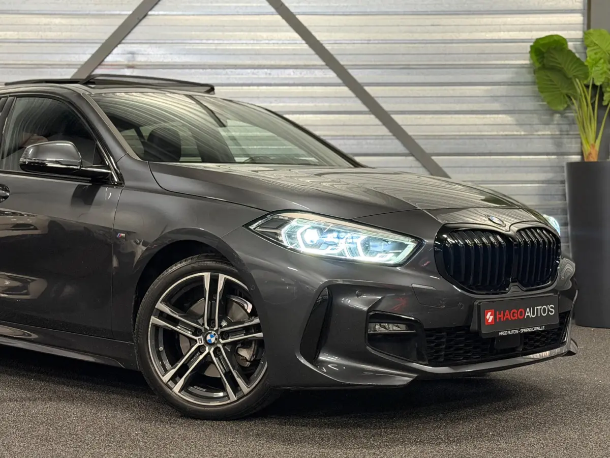 118i M-Sport LED/PANO/NAVI/LEDER/CARPLAY/SFEERV/PDC/VDOH/12-MND-GARANTIE