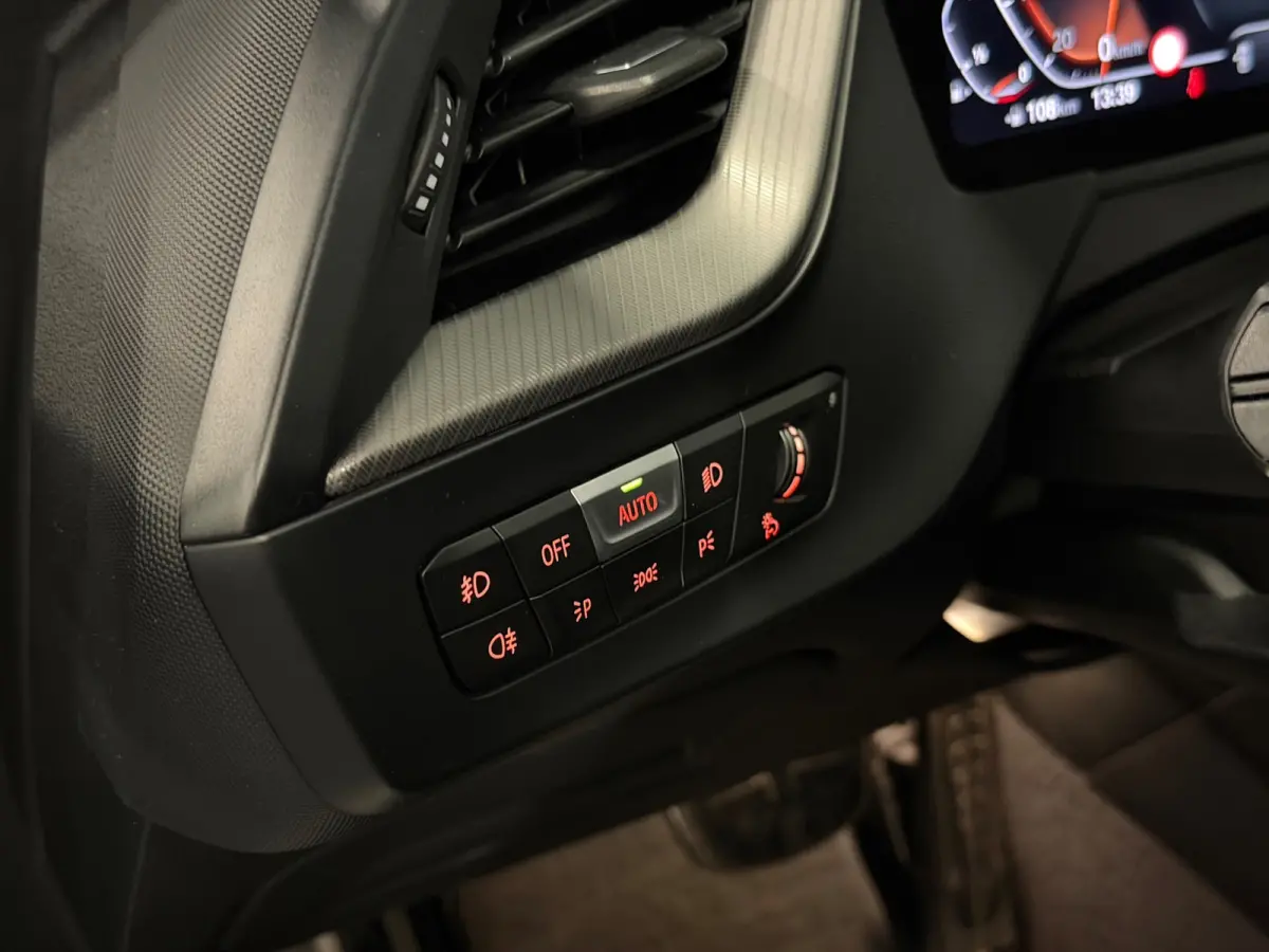 118i M-Sport LED/PANO/NAVI/LEDER/CARPLAY/SFEERV/PDC/VDOH/12-MND-GARANTIE
