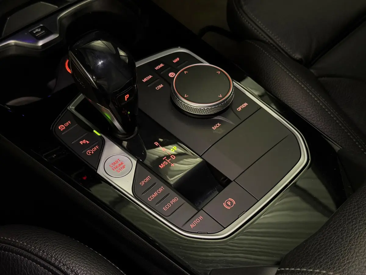 118i M-Sport LED/PANO/NAVI/LEDER/CARPLAY/SFEERV/PDC/VDOH/12-MND-GARANTIE