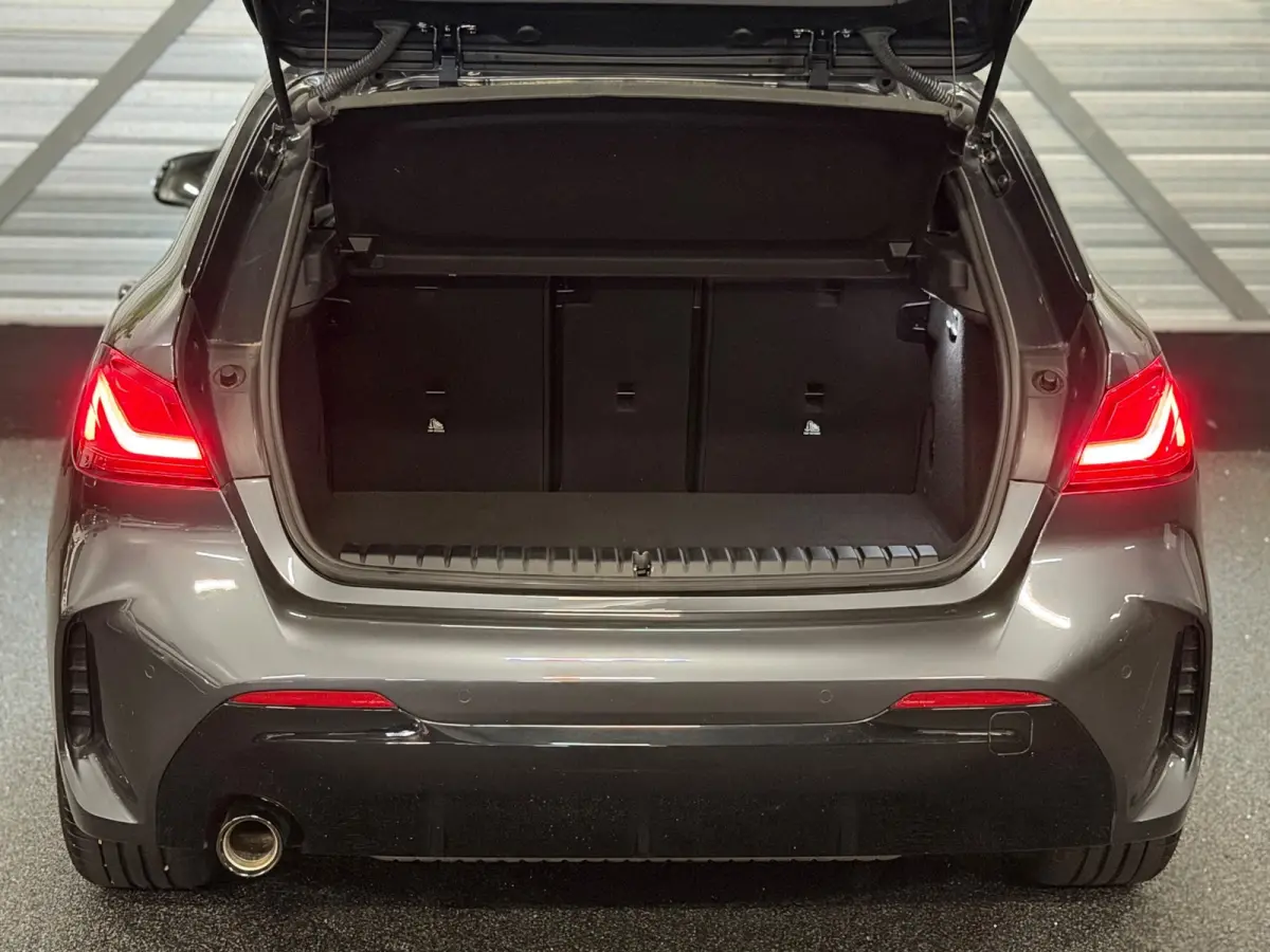 118i M-Sport LED/PANO/NAVI/LEDER/CARPLAY/SFEERV/PDC/VDOH/12-MND-GARANTIE