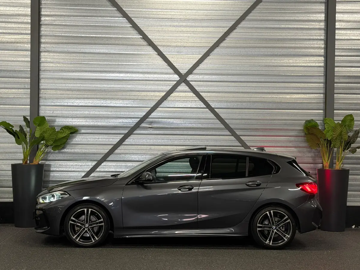 118i M-Sport LED/PANO/NAVI/LEDER/CARPLAY/SFEERV/PDC/VDOH/12-MND-GARANTIE