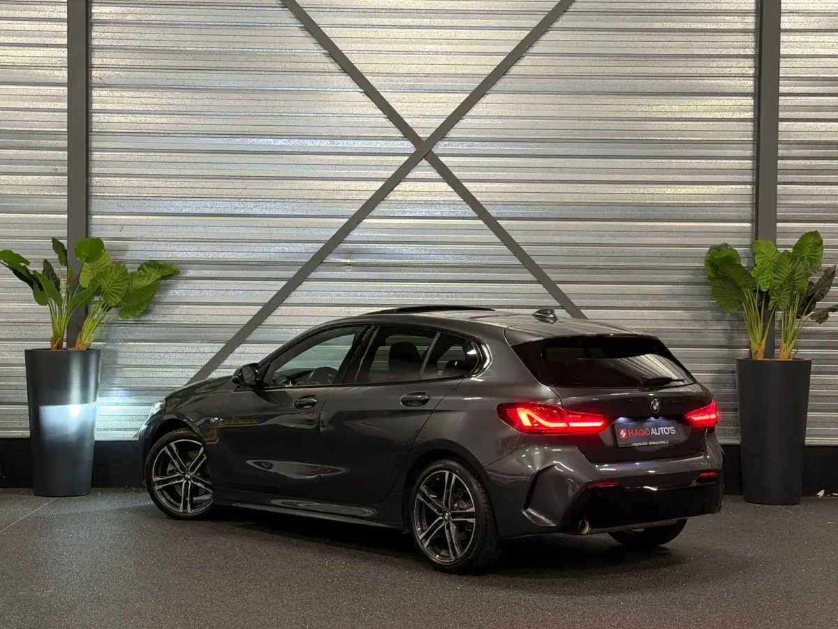 118i M-Sport LED/PANO/NAVI/LEDER/CARPLAY/SFEERV/PDC/VDOH/12-MND-GARANTIE