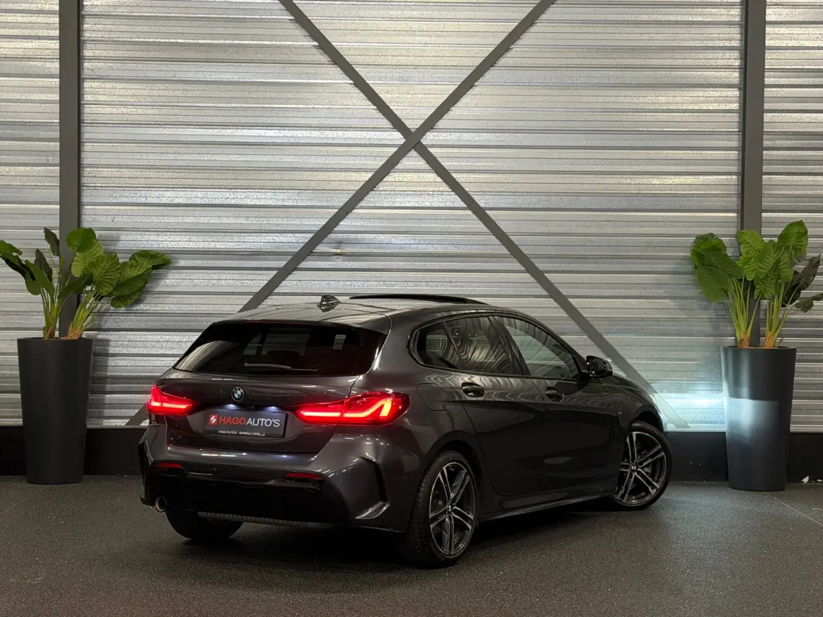 118i M-Sport LED/PANO/NAVI/LEDER/CARPLAY/SFEERV/PDC/VDOH/12-MND-GARANTIE