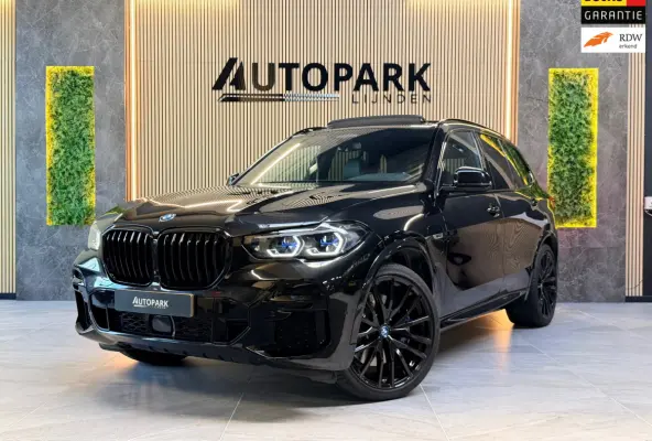 XDrive45e High Executive M-SPORT|PANO|HuD|SKY LOUNGE|360CAM|ACHTERASBESTURING|SFEERVERLICHTING|22INCH|394PK|BOMVOL!