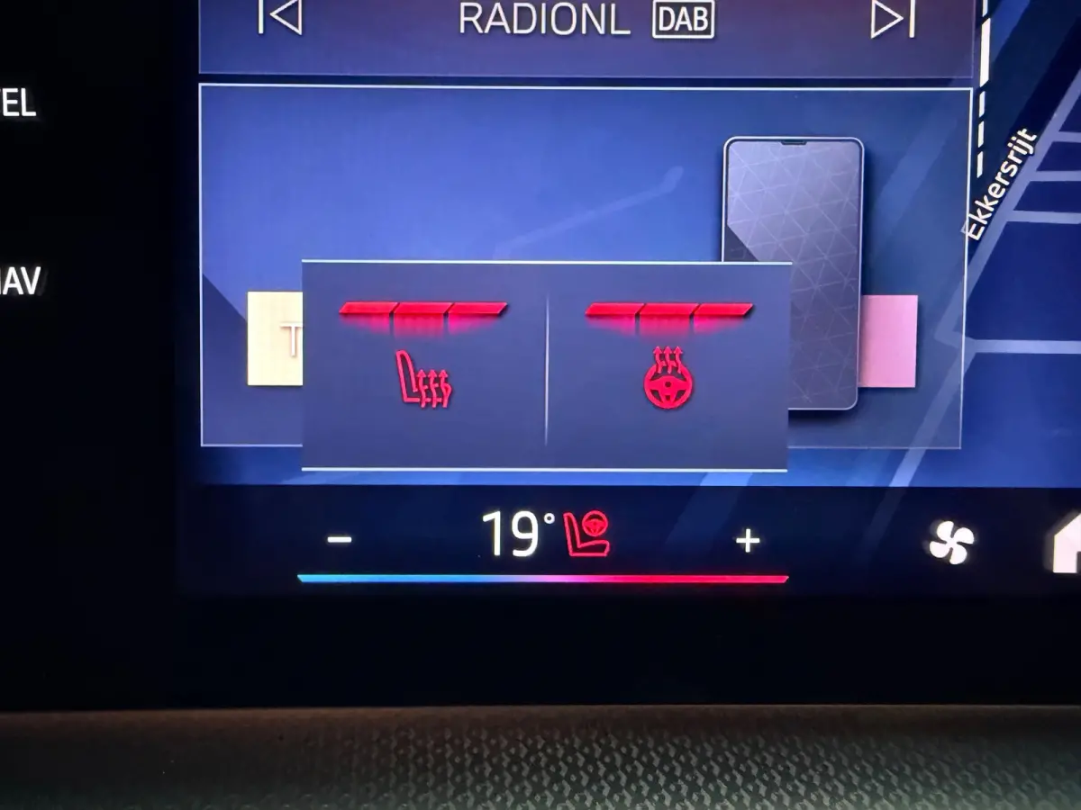 SDrive20i M Sport 170pk Launch Edition Black Pakket, LED, Navi, Leder, Massage, 20inch, NEDERLANDSE AUTO 1ste eigenaar!