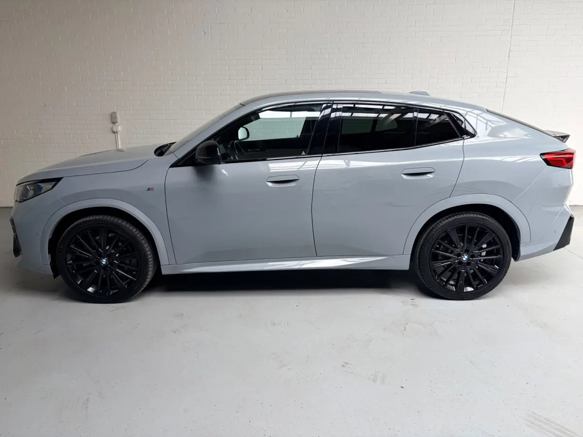SDrive20i M Sport 170pk Launch Edition Black Pakket, LED, Navi, Leder, Massage, 20inch, NEDERLANDSE AUTO 1ste eigenaar!