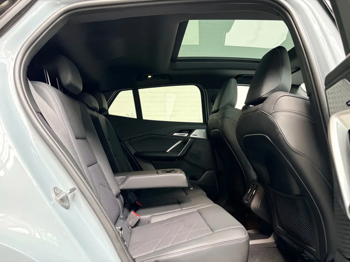 SDrive20i M Sport 170pk Launch Edition Black Pakket, LED, Navi, Leder, Massage, 20inch, NEDERLANDSE AUTO 1ste eigenaar!