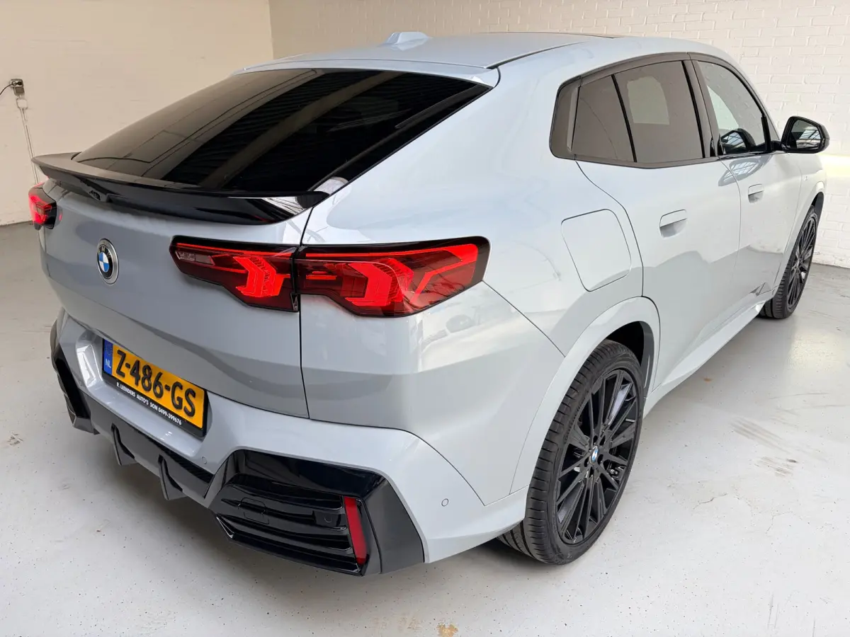 SDrive20i M Sport 170pk Launch Edition Black Pakket, LED, Navi, Leder, Massage, 20inch, NEDERLANDSE AUTO 1ste eigenaar!