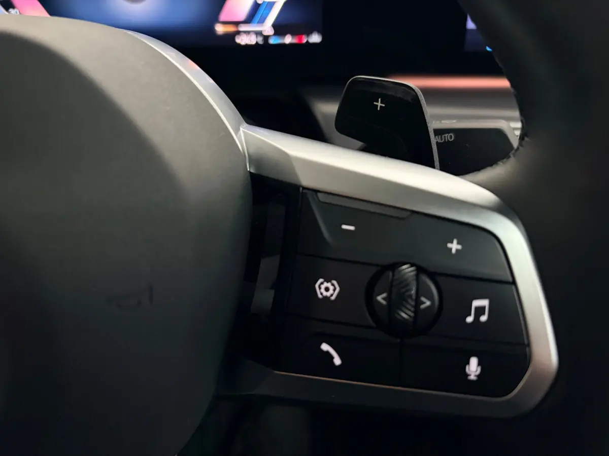 SDrive20i M Sport 170pk Launch Edition Black Pakket, LED, Navi, Leder, Massage, 20inch, NEDERLANDSE AUTO 1ste eigenaar!