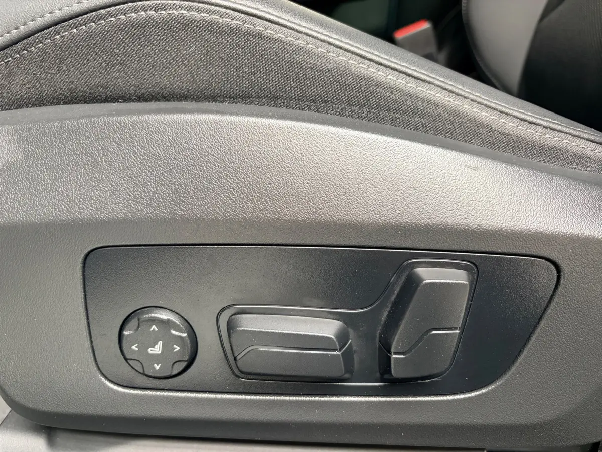 SDrive20i M Sport 170pk Launch Edition Black Pakket, LED, Navi, Leder, Massage, 20inch, NEDERLANDSE AUTO 1ste eigenaar!