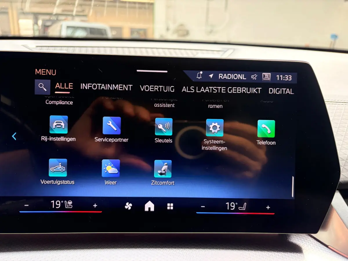 SDrive20i M Sport 170pk Launch Edition Black Pakket, LED, Navi, Leder, Massage, 20inch, NEDERLANDSE AUTO 1ste eigenaar!