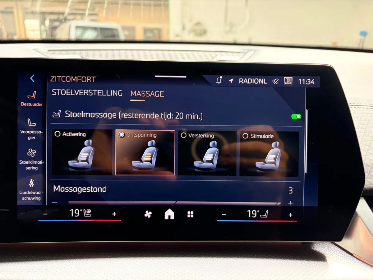 SDrive20i M Sport 170pk Launch Edition Black Pakket, LED, Navi, Leder, Massage, 20inch, NEDERLANDSE AUTO 1ste eigenaar!