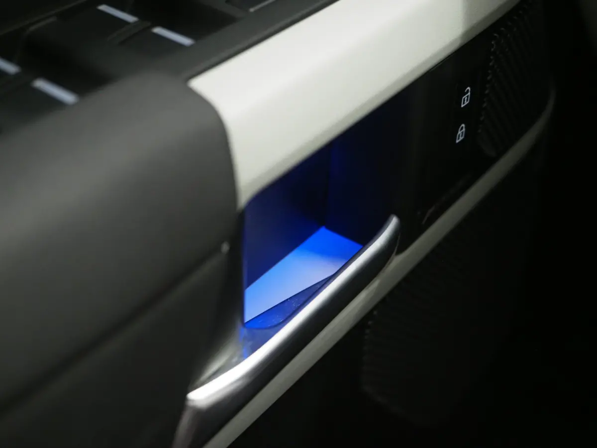 2.0 P400e 110 | Panoramadak | Honeycomb Leder | Trekhaak | Sidesteps | 360 | Meridian | Keyless