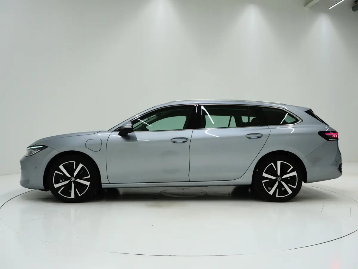 1.5 eHybrid 204PK | Leder/Alcantara | Massage | Sfeerlicht | Camera | Keyless | Adaptive Cruise | Carplay