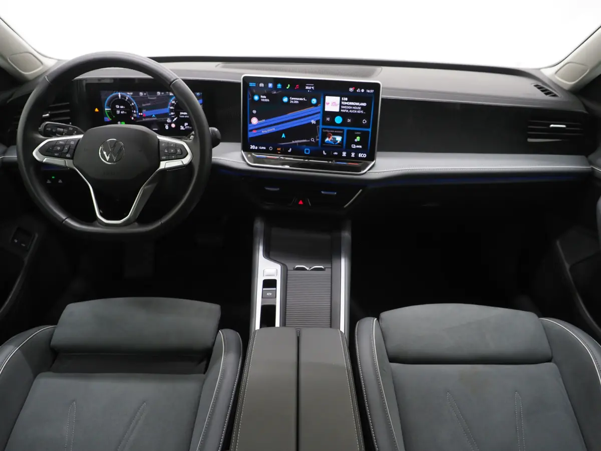 1.5 eHybrid 204PK | Leder/Alcantara | Massage | Sfeerlicht | Camera | Keyless | Adaptive Cruise | Carplay