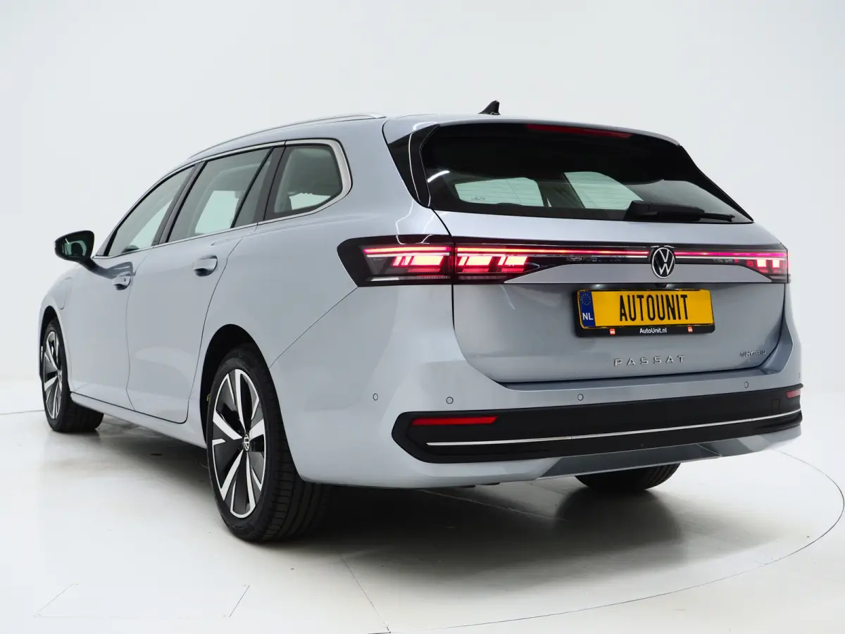 1.5 eHybrid 204PK | Leder/Alcantara | Massage | Sfeerlicht | Camera | Keyless | Adaptive Cruise | Carplay