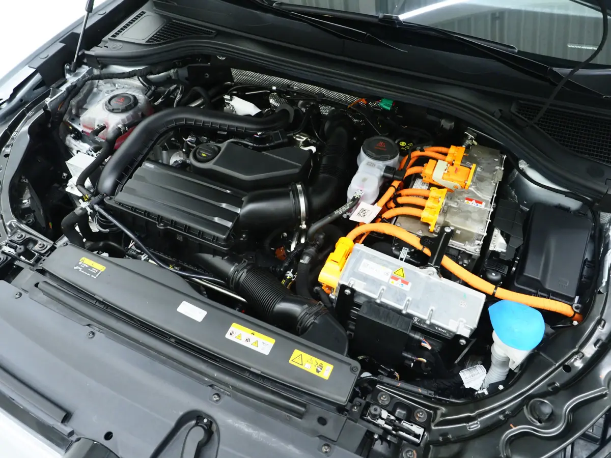 1.5 eHybrid 204PK | Leder/Alcantara | Massage | Sfeerlicht | Camera | Keyless | Adaptive Cruise | Carplay