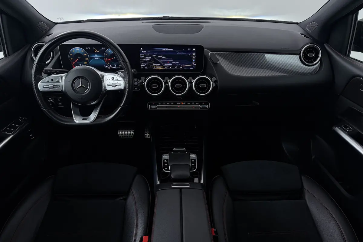 180 Business Solution AMG (PANORAMADAK, STOELVERWARMING, CAMERA, NAVIGATIE)