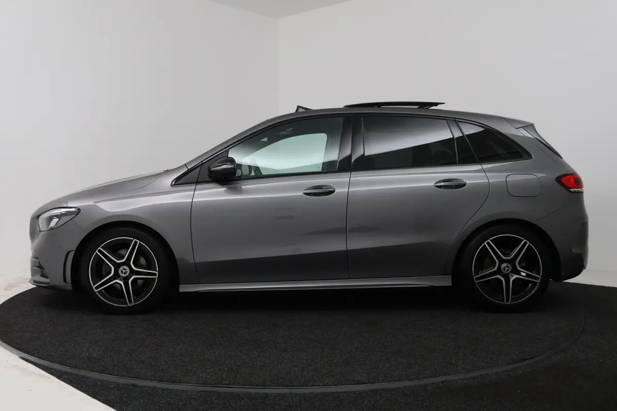 180 Business Solution AMG (PANORAMADAK, STOELVERWARMING, CAMERA, NAVIGATIE)