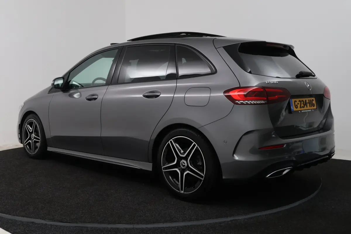 180 Business Solution AMG (PANORAMADAK, STOELVERWARMING, CAMERA, NAVIGATIE)