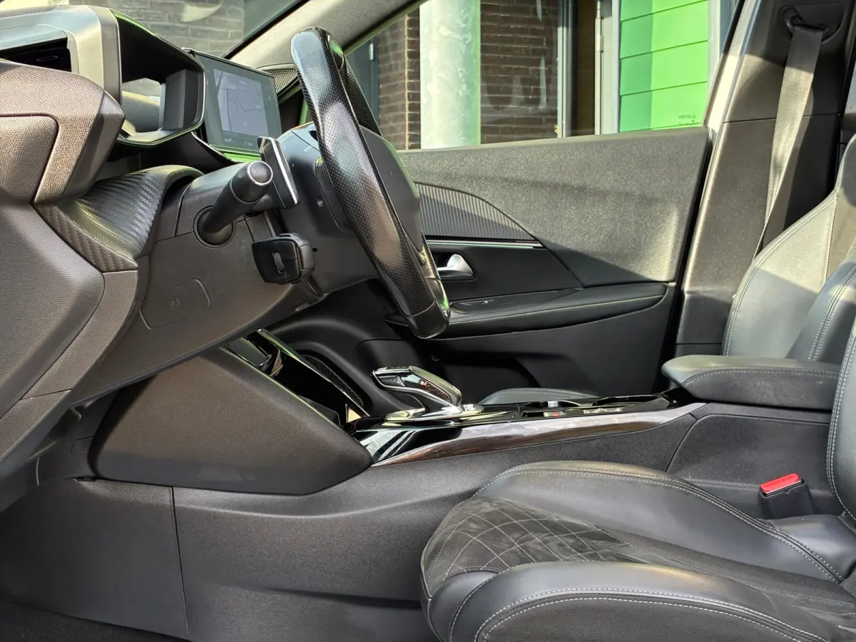 1.2 PureTech GT |2e Eigenaar|Automaat|D-riem v.v.|Panoramadak|Navigatie|Camera|Cruise|Climatronic|Dealer Onderhouden|