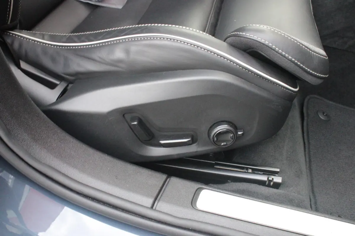 2.0 T6 Plug-in hybrid 350PK AWD PLUS DARK | LONG RANGE | PANORAMISCH SCHUIF/KANTELDAK | NAVIGATIE VIA GOOGLE AUTO | APPLE CARPLAY / ANDROID AUTO | FULL-LED KOPLAMPEN | 125319" 6-SPAAKS BLACK