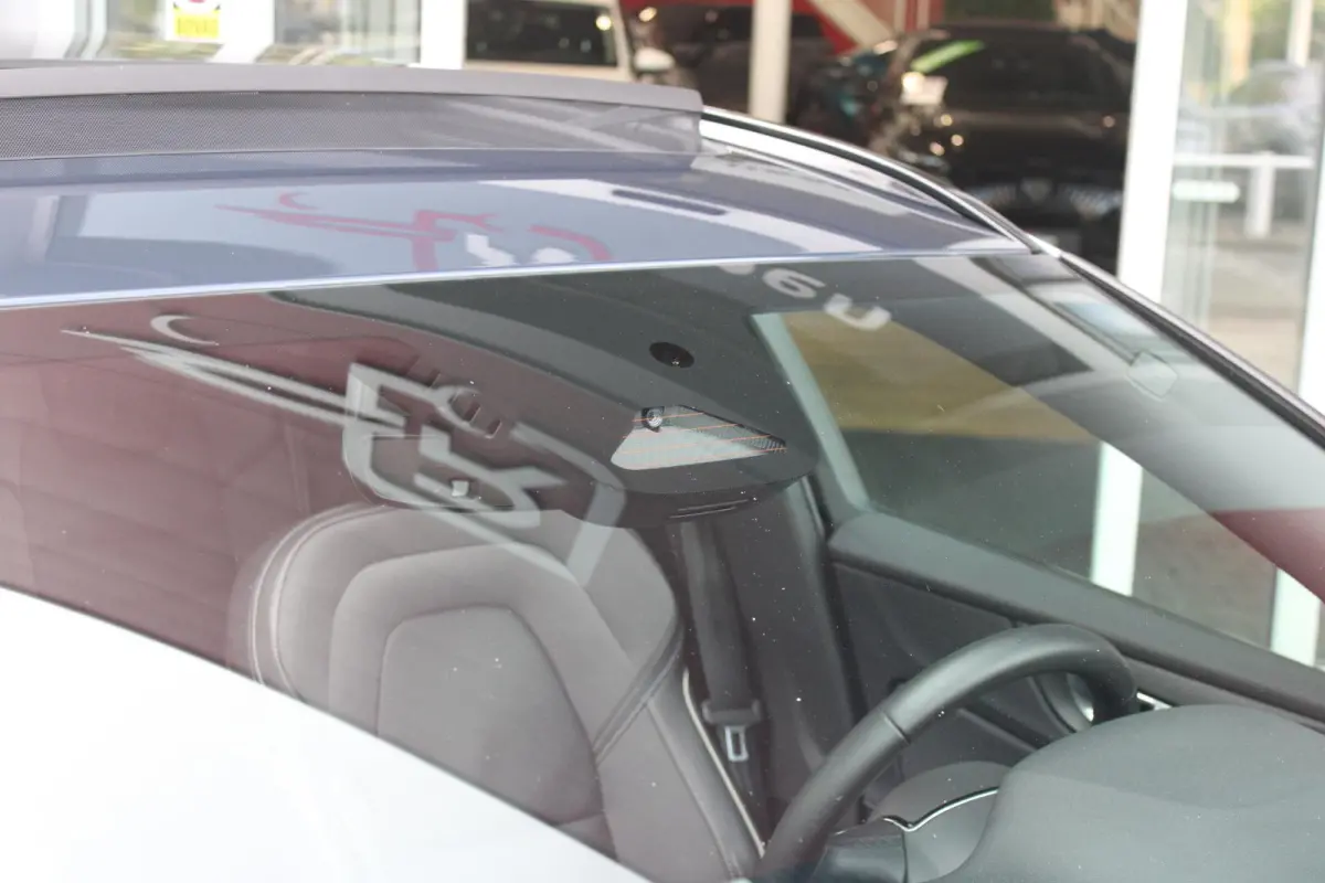2.0 T6 Plug-in hybrid 350PK AWD PLUS DARK | LONG RANGE | PANORAMISCH SCHUIF/KANTELDAK | NAVIGATIE VIA GOOGLE AUTO | APPLE CARPLAY / ANDROID AUTO | FULL-LED KOPLAMPEN | 125319" 6-SPAAKS BLACK