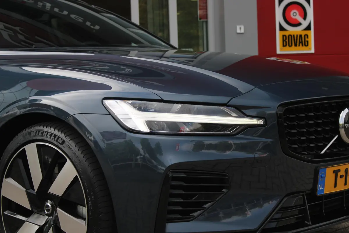 2.0 T6 Plug-in hybrid 350PK AWD PLUS DARK | LONG RANGE | PANORAMISCH SCHUIF/KANTELDAK | NAVIGATIE VIA GOOGLE AUTO | APPLE CARPLAY / ANDROID AUTO | FULL-LED KOPLAMPEN | 125319" 6-SPAAKS BLACK