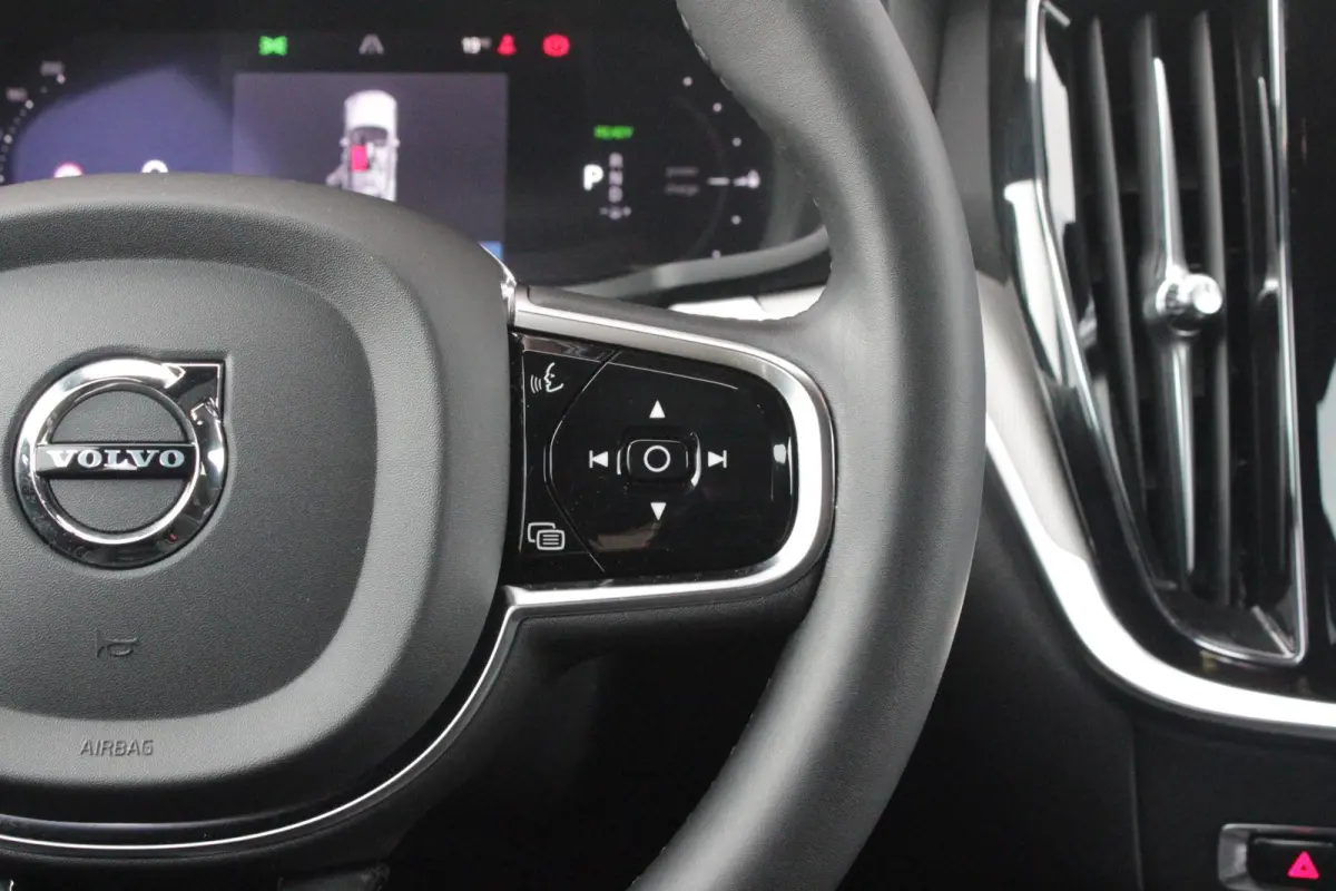 2.0 T6 Plug-in hybrid 350PK AWD PLUS DARK | LONG RANGE | PANORAMISCH SCHUIF/KANTELDAK | NAVIGATIE VIA GOOGLE AUTO | APPLE CARPLAY / ANDROID AUTO | FULL-LED KOPLAMPEN | 125319" 6-SPAAKS BLACK