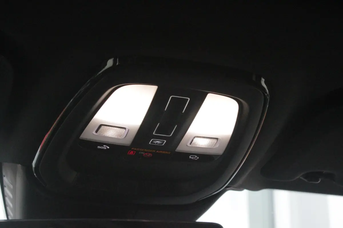 2.0 T6 Plug-in hybrid 350PK AWD PLUS DARK | LONG RANGE | PANORAMISCH SCHUIF/KANTELDAK | NAVIGATIE VIA GOOGLE AUTO | APPLE CARPLAY / ANDROID AUTO | FULL-LED KOPLAMPEN | 125319" 6-SPAAKS BLACK