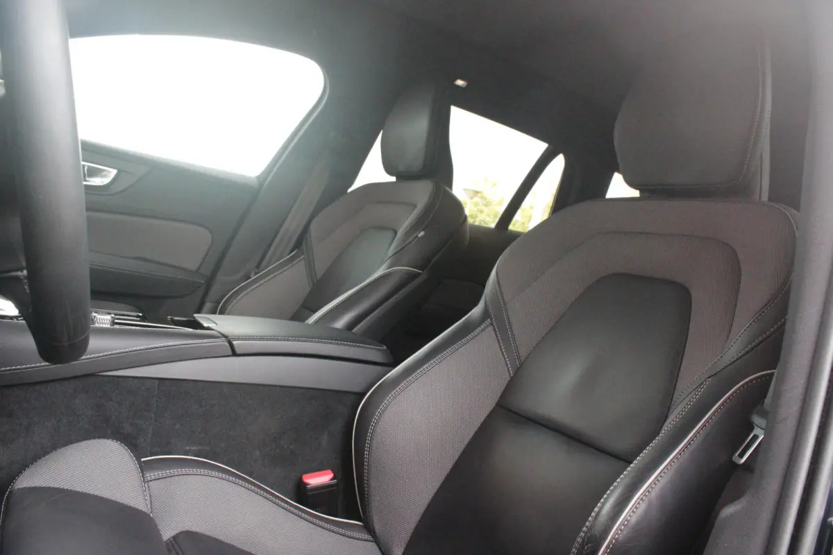 2.0 T6 Plug-in hybrid 350PK AWD PLUS DARK | LONG RANGE | PANORAMISCH SCHUIF/KANTELDAK | NAVIGATIE VIA GOOGLE AUTO | APPLE CARPLAY / ANDROID AUTO | FULL-LED KOPLAMPEN | 125319" 6-SPAAKS BLACK