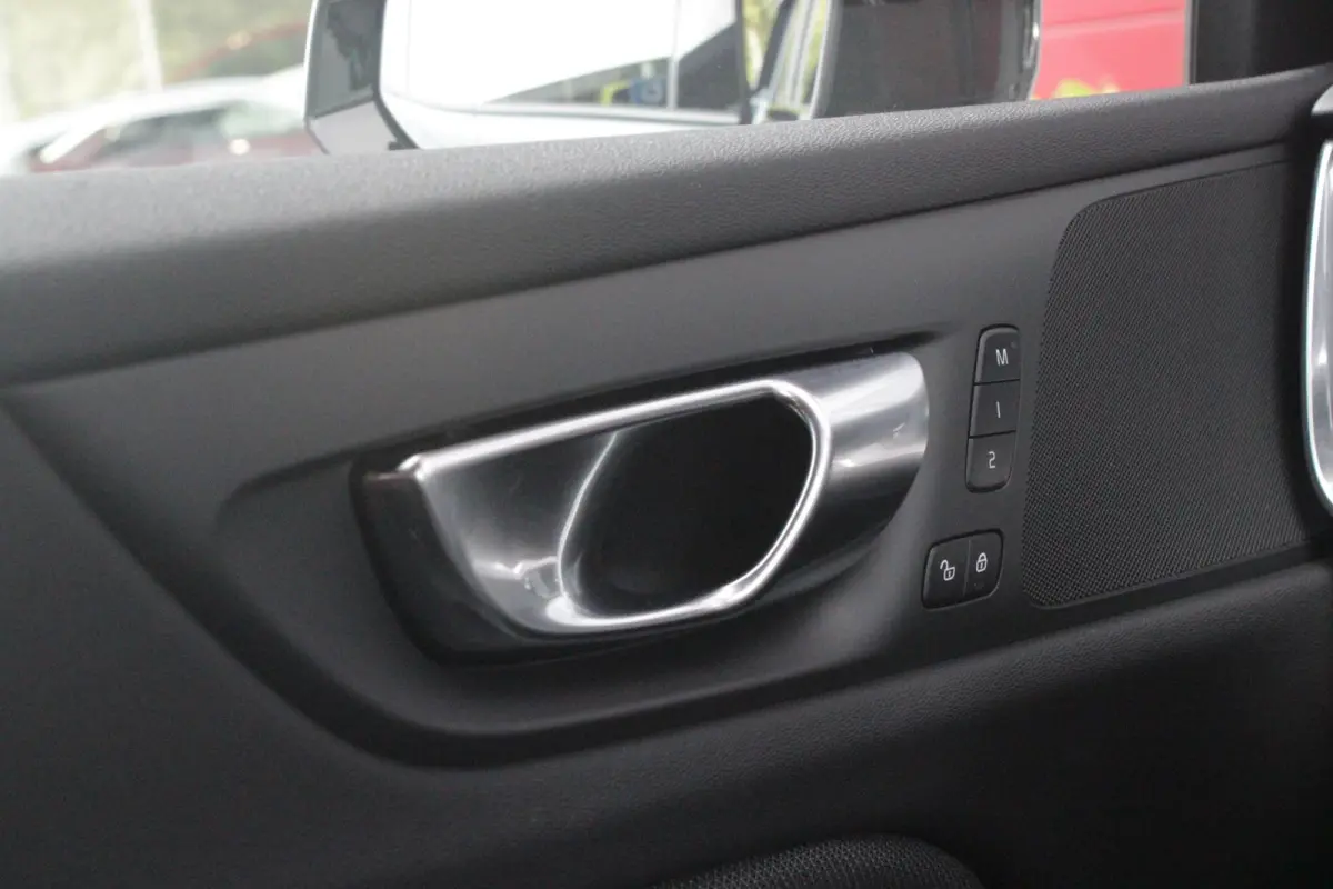 2.0 T6 Plug-in hybrid 350PK AWD PLUS DARK | LONG RANGE | PANORAMISCH SCHUIF/KANTELDAK | NAVIGATIE VIA GOOGLE AUTO | APPLE CARPLAY / ANDROID AUTO | FULL-LED KOPLAMPEN | 125319" 6-SPAAKS BLACK