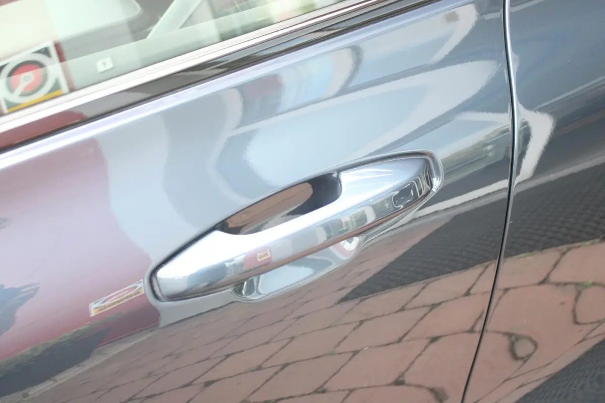2.0 T6 Plug-in hybrid 350PK AWD PLUS DARK | LONG RANGE | PANORAMISCH SCHUIF/KANTELDAK | NAVIGATIE VIA GOOGLE AUTO | APPLE CARPLAY / ANDROID AUTO | FULL-LED KOPLAMPEN | 125319" 6-SPAAKS BLACK