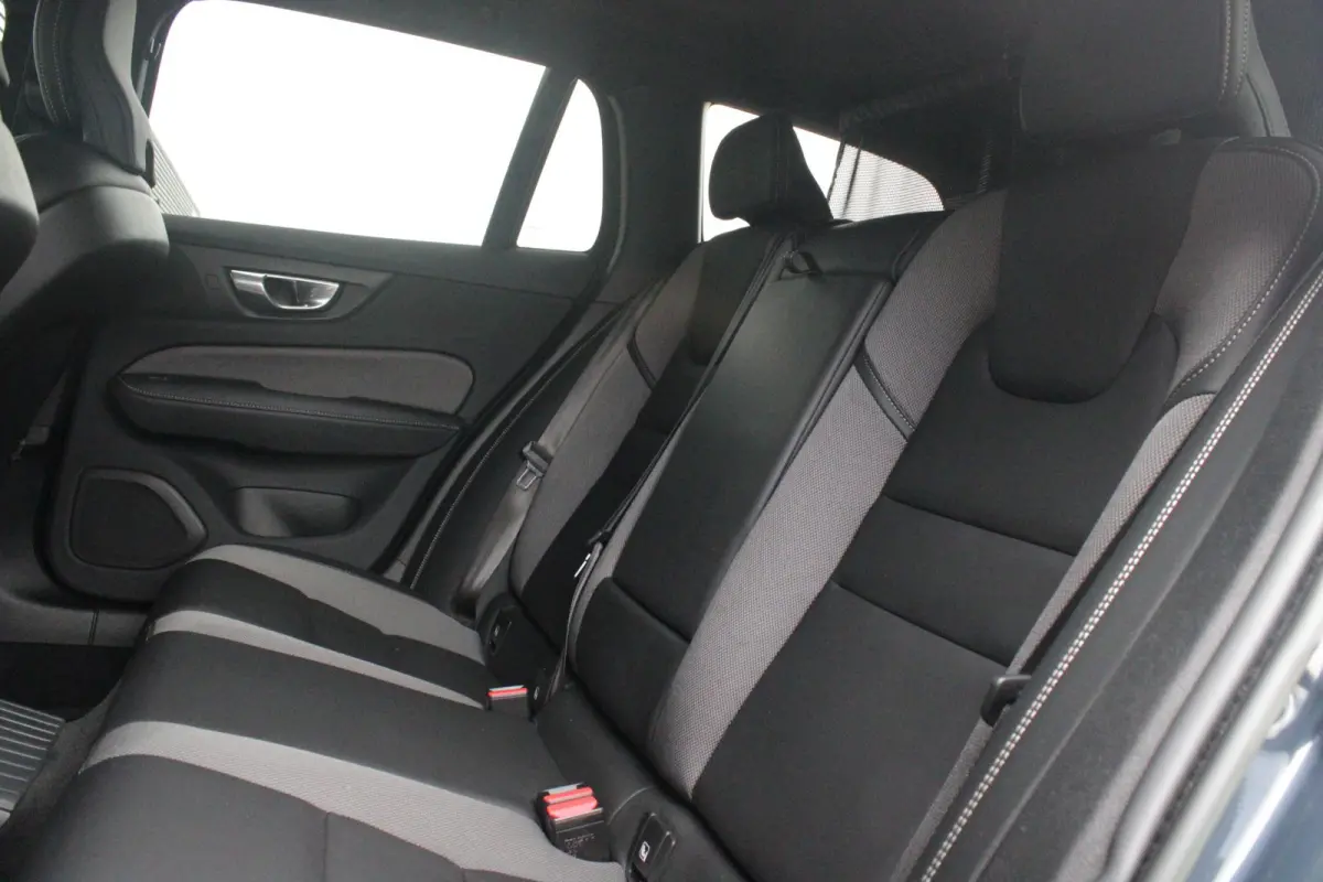 2.0 T6 Plug-in hybrid 350PK AWD PLUS DARK | LONG RANGE | PANORAMISCH SCHUIF/KANTELDAK | NAVIGATIE VIA GOOGLE AUTO | APPLE CARPLAY / ANDROID AUTO | FULL-LED KOPLAMPEN | 125319" 6-SPAAKS BLACK