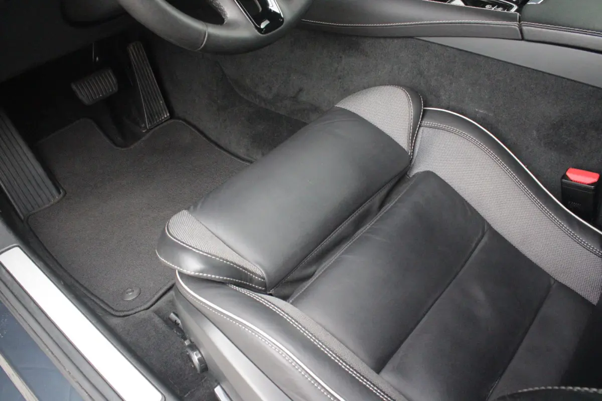 2.0 T6 Plug-in hybrid 350PK AWD PLUS DARK | LONG RANGE | PANORAMISCH SCHUIF/KANTELDAK | NAVIGATIE VIA GOOGLE AUTO | APPLE CARPLAY / ANDROID AUTO | FULL-LED KOPLAMPEN | 125319" 6-SPAAKS BLACK
