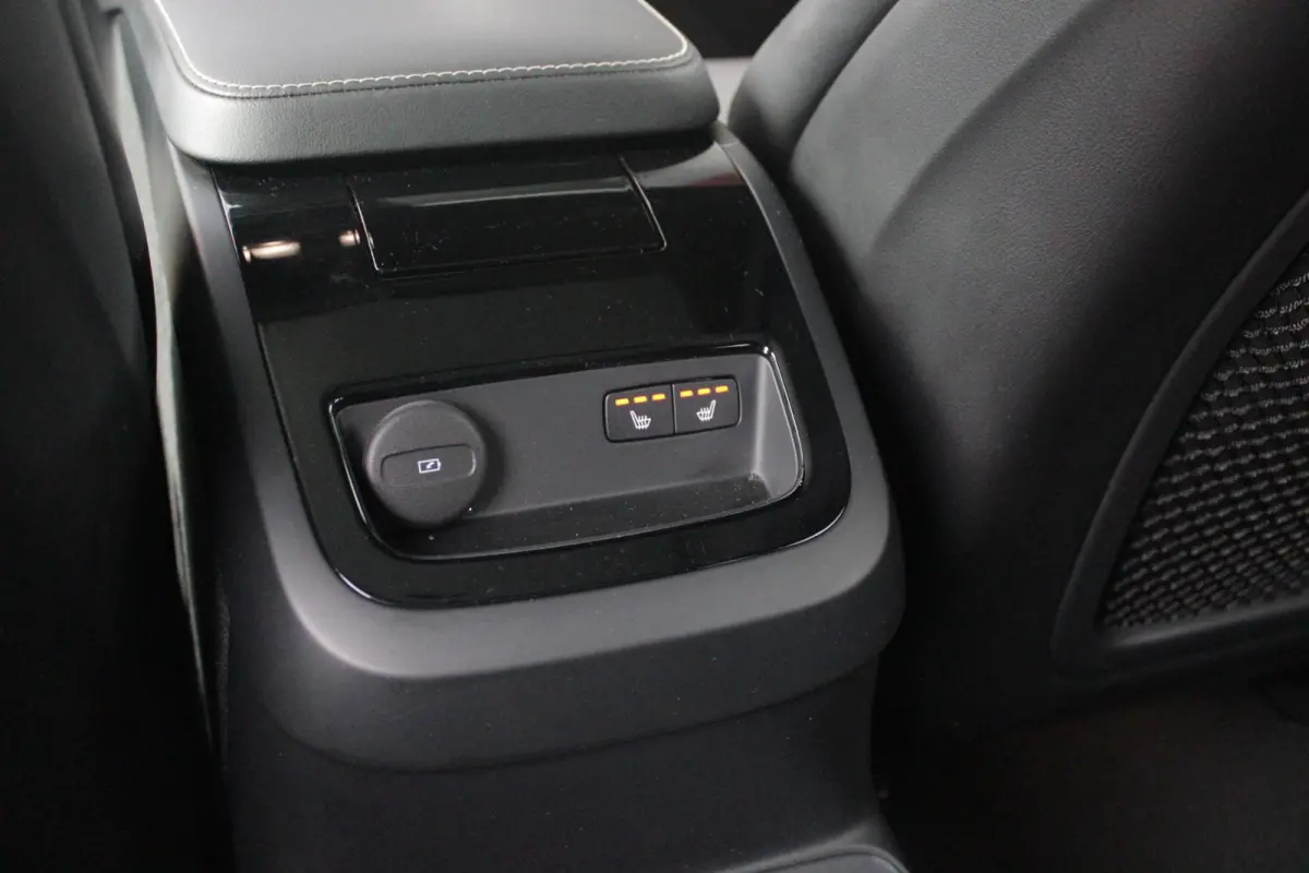 2.0 T6 Plug-in hybrid 350PK AWD PLUS DARK | LONG RANGE | PANORAMISCH SCHUIF/KANTELDAK | NAVIGATIE VIA GOOGLE AUTO | APPLE CARPLAY / ANDROID AUTO | FULL-LED KOPLAMPEN | 125319" 6-SPAAKS BLACK